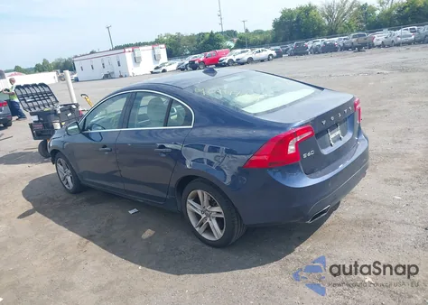 2015 Volvo S60 T5 Premier z USA, uszkodzony, nr VIN YV140MFK9F1353755